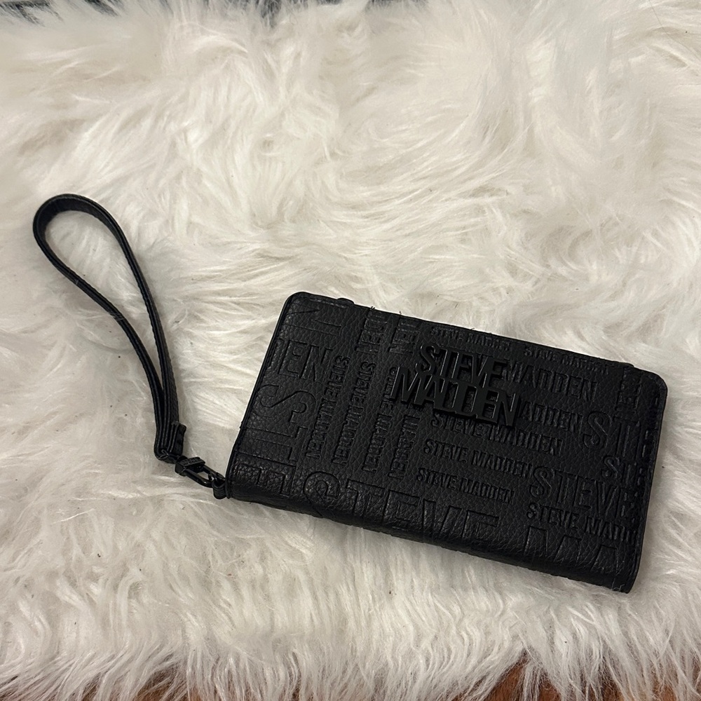 Steve Madden Black Embossed Wristlet - Picture 1 of 4